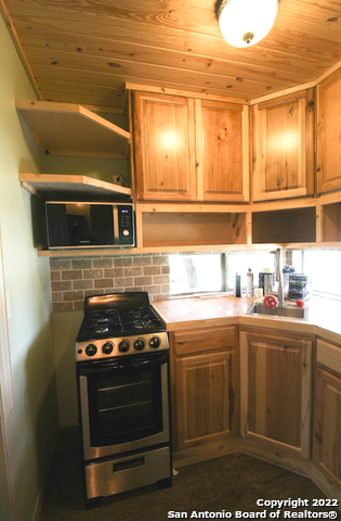 955 Faurie Property Photo 5