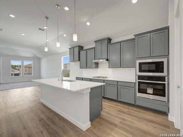 171 Scott Square Property Photo 6
