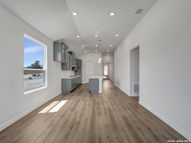 171 Scott Square Property Photo 8