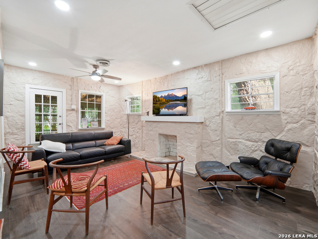 19214 Grey Forest Property Photo 5
