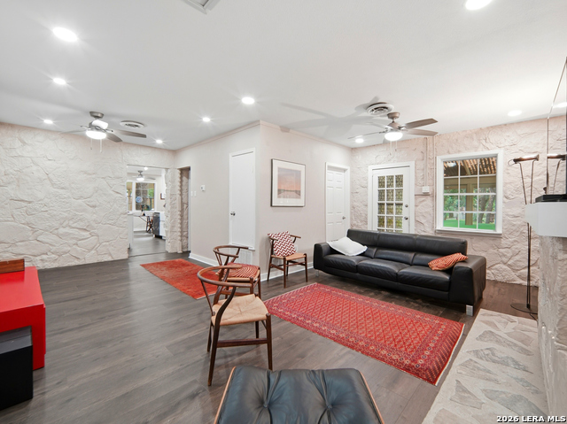19214 Grey Forest Property Photo 6