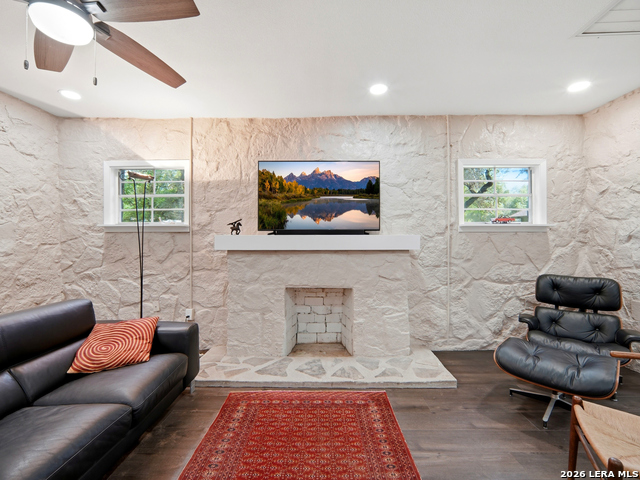 19214 Grey Forest Property Photo 7