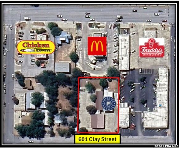 601 Clay St Property Photo 1