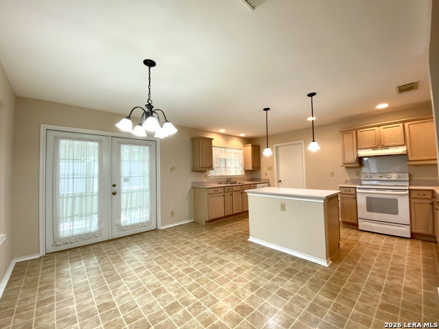 10038 Silverbrook Pl Property Photo 4