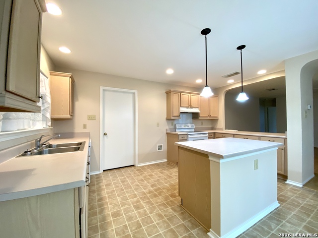 10038 Silverbrook Pl Property Photo 5