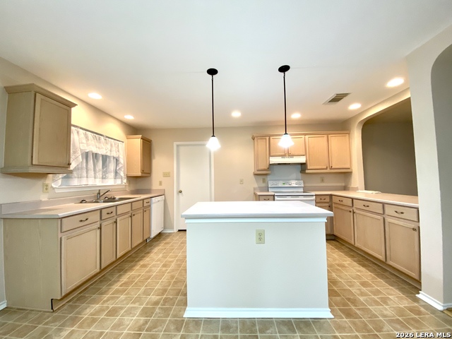 10038 Silverbrook Pl Property Photo 6