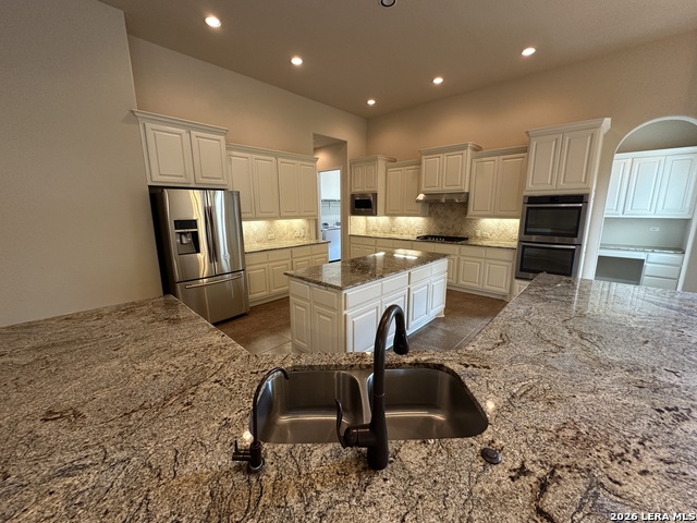 111 El Cielo Property Photo 8