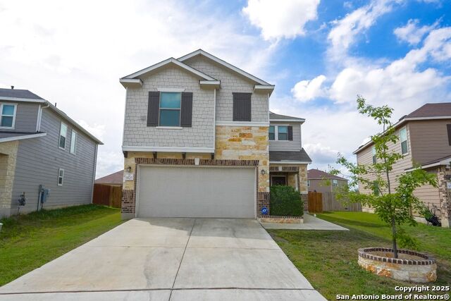 5527 Castle Brook Dr Property Photo 1
