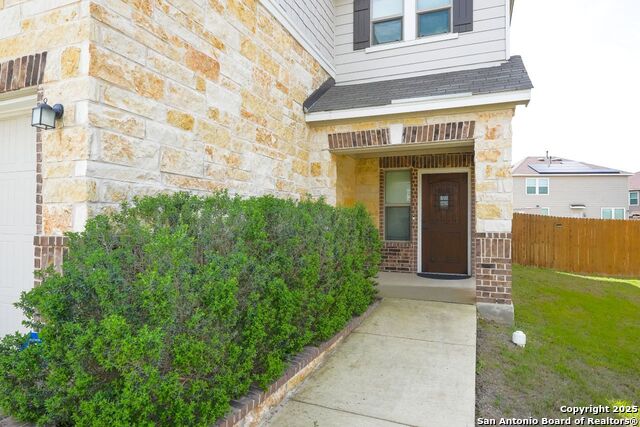 5527 Castle Brook Dr Property Photo 2