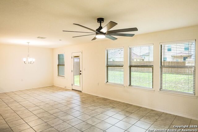 5527 Castle Brook Dr Property Photo 3