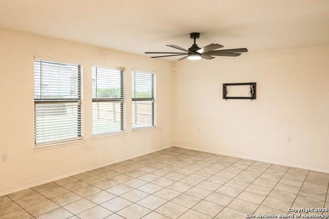 5527 Castle Brook Dr Property Photo 4