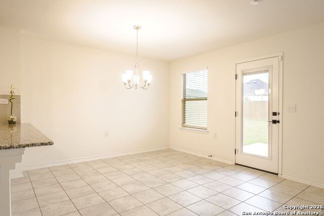 5527 Castle Brook Dr Property Photo 6