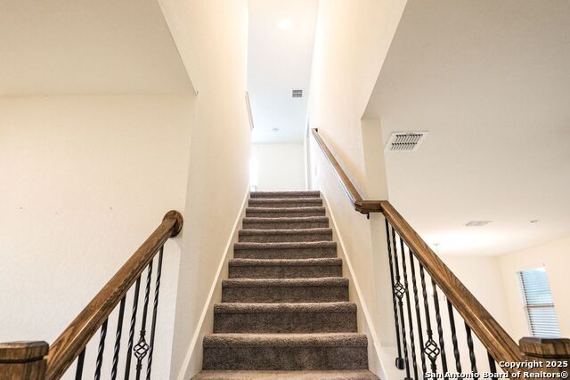 5527 Castle Brook Dr Property Photo 8