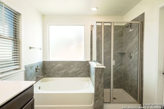 5527 Castle Brook Dr Property Photo 14