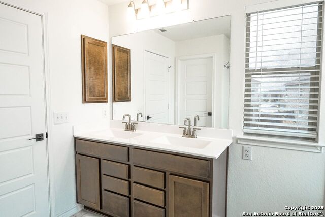 5527 Castle Brook Dr Property Photo 15