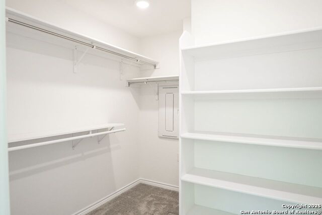 5527 Castle Brook Dr Property Photo 18