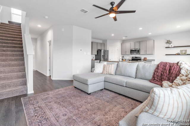 610 Pleasanton Way Property Photo 7