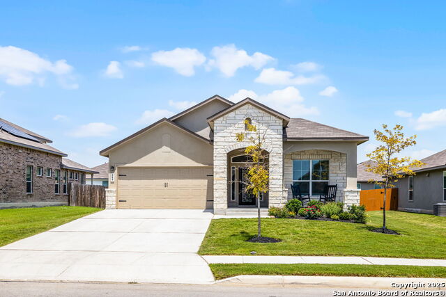 544 LILAC SHLS Property Photo 1