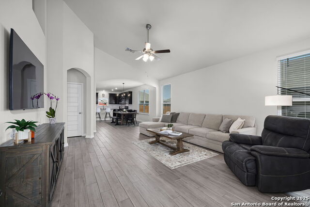 544 Lilac Shls Property Photo 5