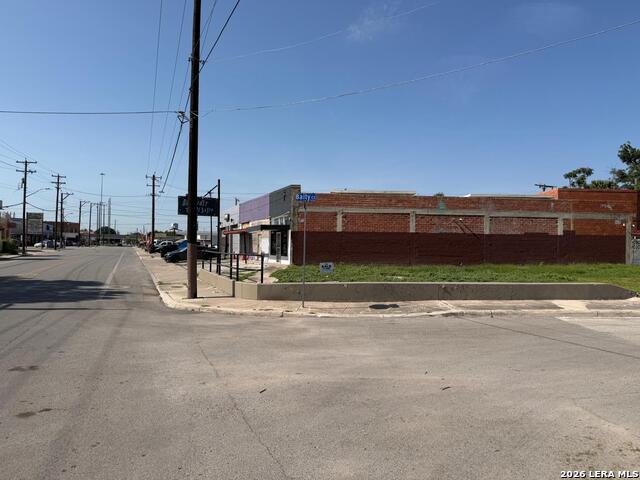 2501 S Presa Property Photo 1