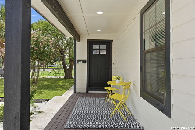 631 W Olmos Property Photo 3