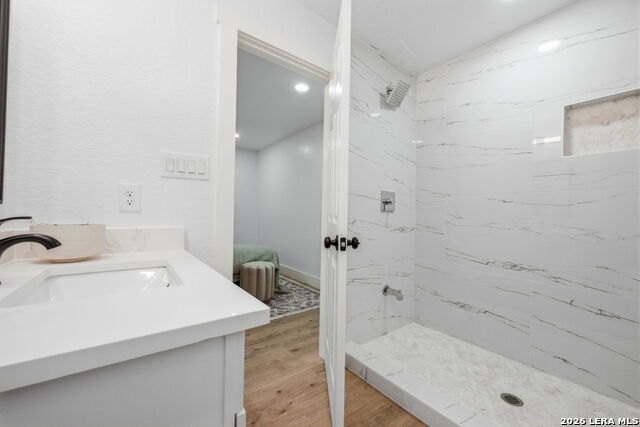 631 W Olmos Property Photo 20