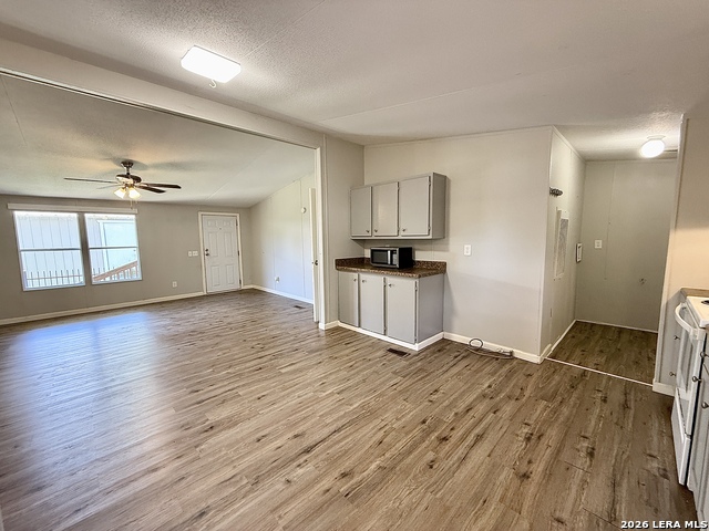 319 E Zipp Rd Property Photo 3