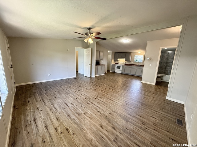 319 E Zipp Rd Property Photo 5