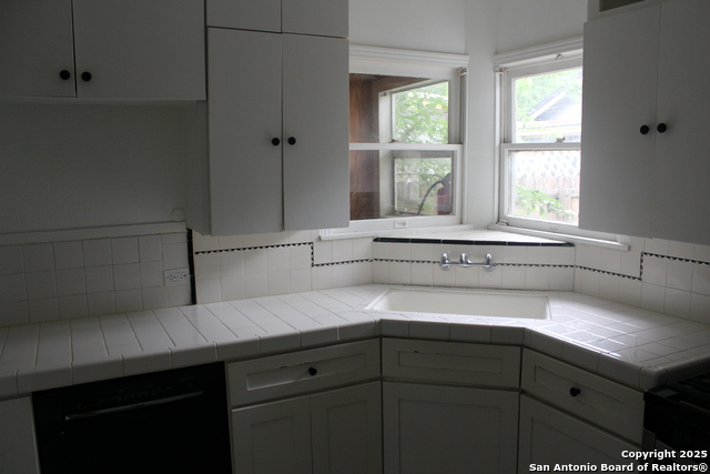 507 Gardina St Property Photo 5