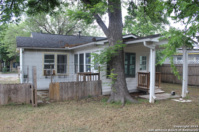 507 Gardina St Property Photo 7
