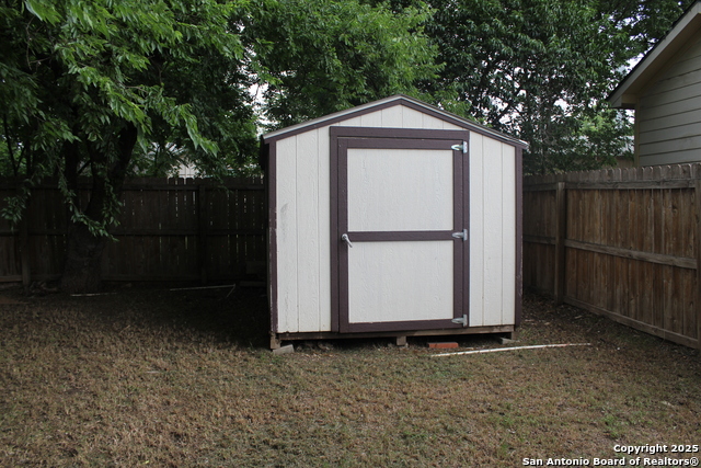 507 Gardina St Property Photo 9