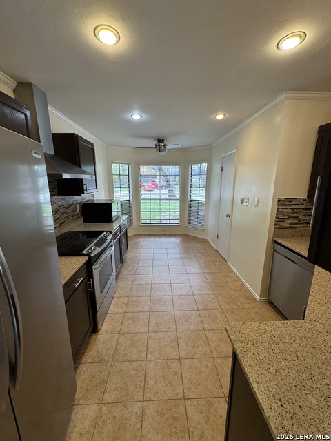 13815 Stone Hollow Dr Property Photo 5