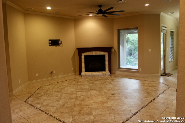 215 Evans Oak Property Photo 4