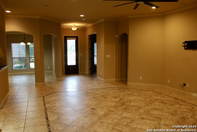 215 Evans Oak Property Photo 5