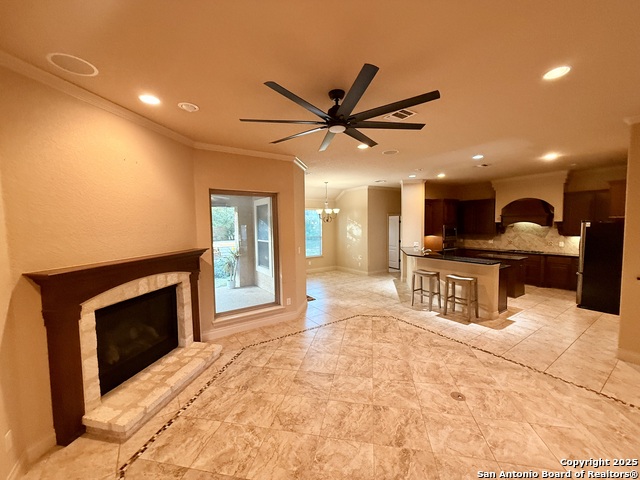215 Evans Oak Property Photo 6
