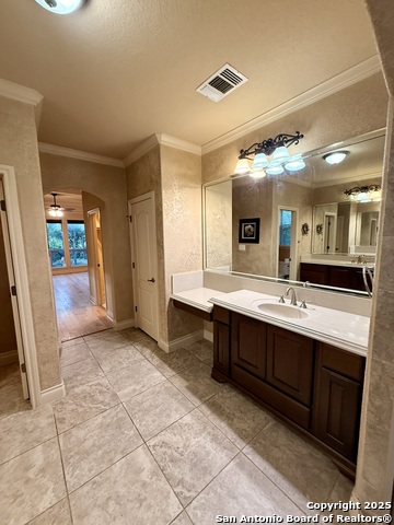 215 Evans Oak Property Photo 19