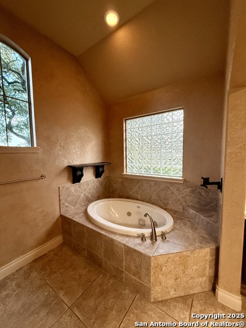 215 Evans Oak Property Photo 22