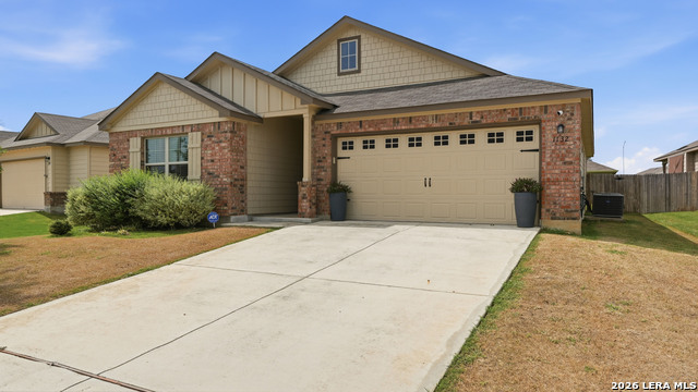 1132 Eagle Xing Property Photo 3