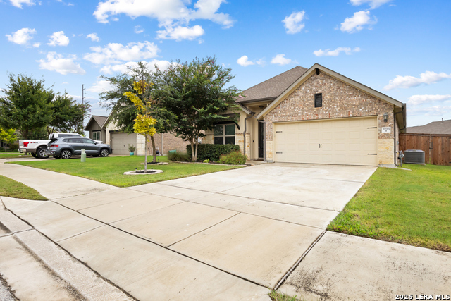 2033 Market Trl Property Photo 2