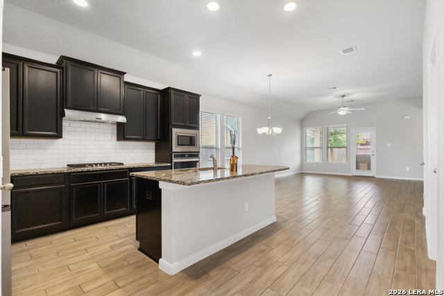 2033 Market Trl Property Photo 6