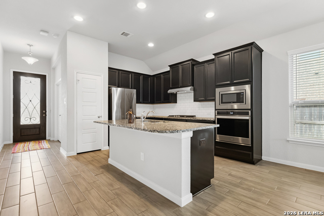 2033 Market Trl Property Photo 7