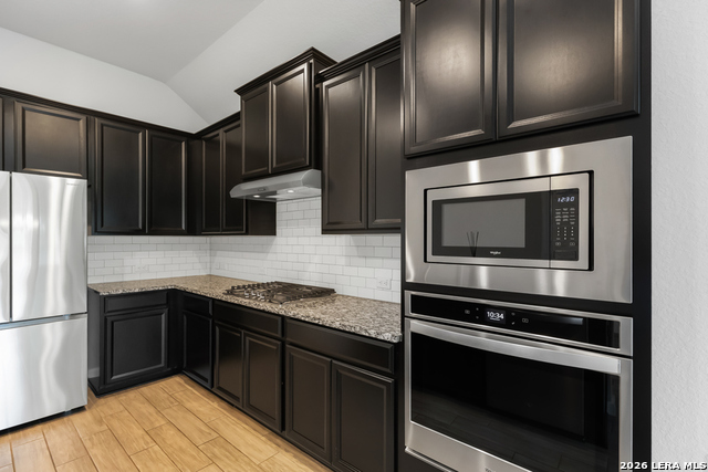 2033 Market Trl Property Photo 8