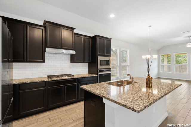 2033 Market Trl Property Photo 9