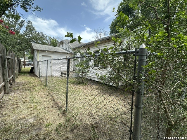 209 N Oneal Ave Property Photo 3