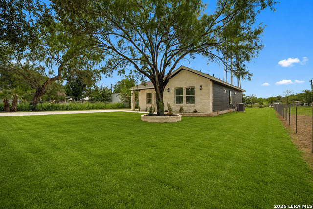 15242 Oak St Property Photo 2