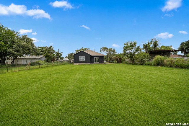 15242 Oak St Property Photo 3