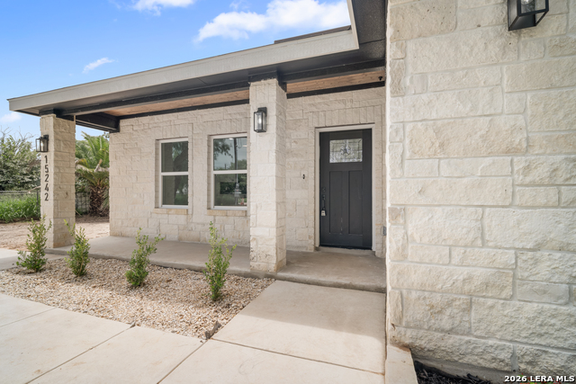 15242 Oak St Property Photo 4
