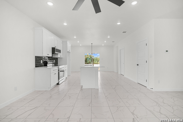15242 Oak St Property Photo 6