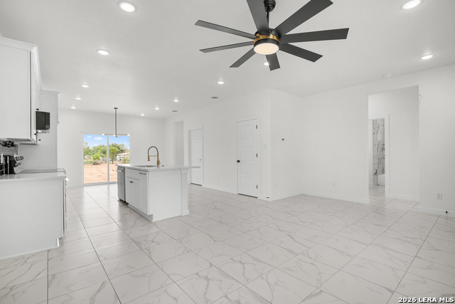 15242 Oak St Property Photo 7