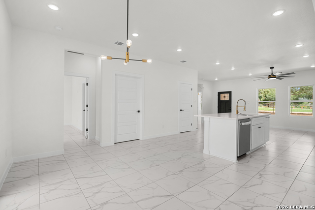 15242 Oak St Property Photo 8